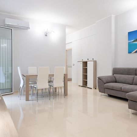Modern Flat 250 Mt From The Sea - Albissola Marina Appartement Buitenkant foto
